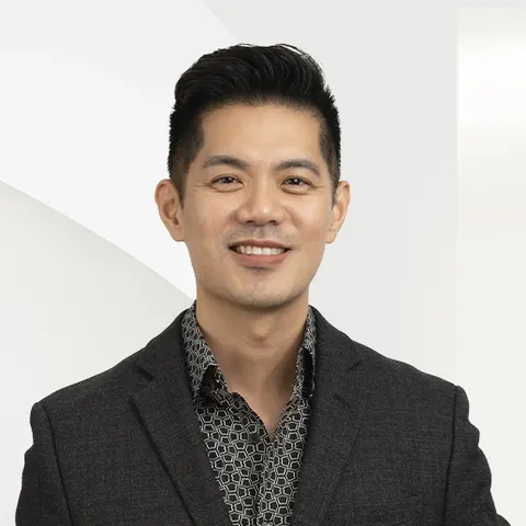 Robert Lee, real estate agent in Pasadena