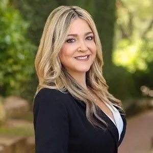 Stacy Li, real estate agent in Barstow