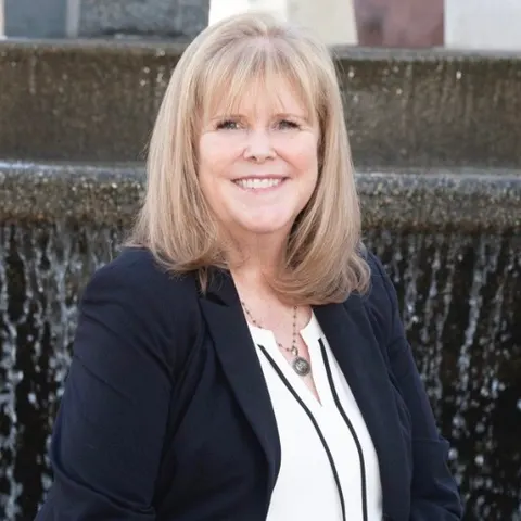 Karen Volpei, real estate agent in Burbank
