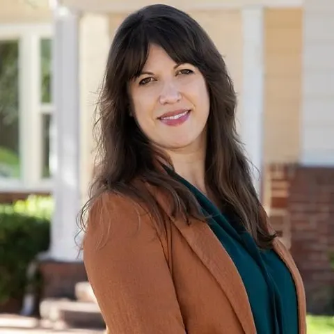 Suzanna Storm, real estate agent in Los Angeles