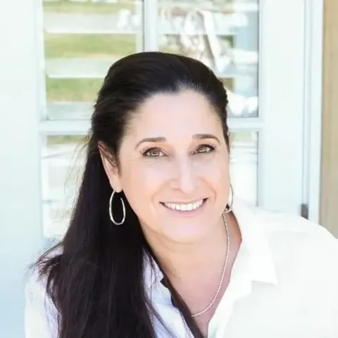 Mary Anne Been, real estate agent in Burbank