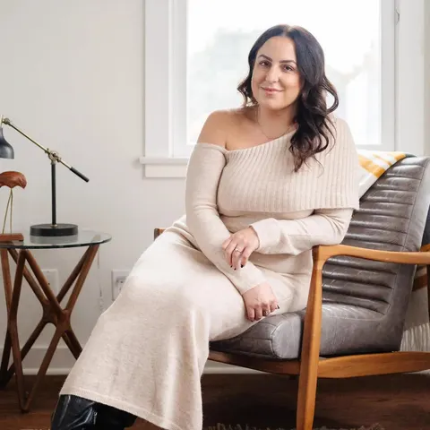 Nicole Artinian, real estate agent in Burbank