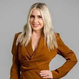 Anita Richards, real estate agent in Los Angeles