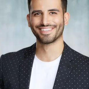 Sasoon Iessagholian, real estate agent in Glendale