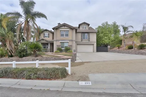 Janet Lu, real estate agent in Norco