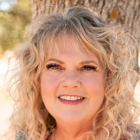 Lee Ann Hunt, real estate agent in Red Bluff