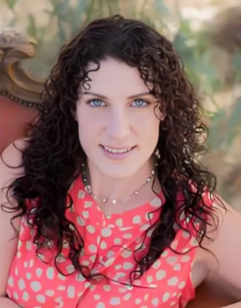 Tess Vasquez, real estate agent in Paradise