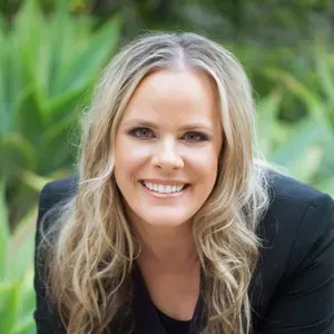 Cara Hipwell, real estate agent in Burbank