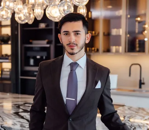 Sergio Alvarado, real estate agent in Victorville