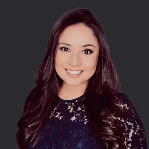 Victoria Alvarez, real estate agent in Ontario