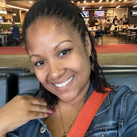 Veronica Miles, real estate agent in Altadena