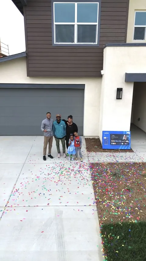 Chris Jinna, real estate agent in Canyon Country