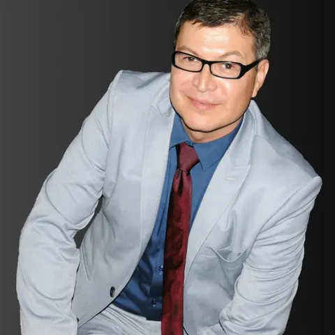 Melvin Castro, real estate agent in Bellflower