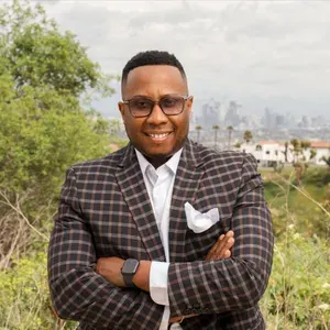 Daniel Howard, real estate agent in Los Angeles