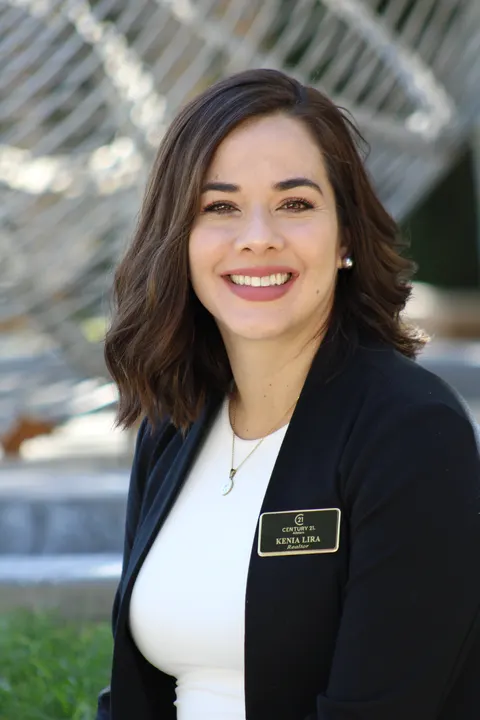 Kenia Lira, real estate agent in La Puente