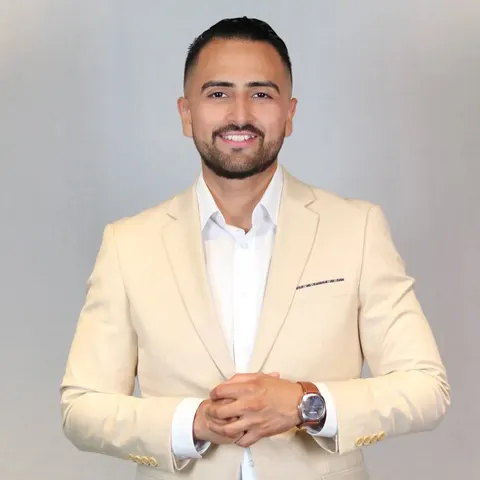 William Minero-Puentes, real estate agent in Canyon Country