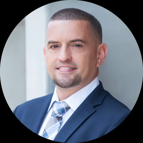 Angel Navar, real estate agent in Los Angeles