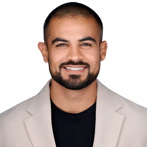 Noe Reyes, real estate agent in Downey