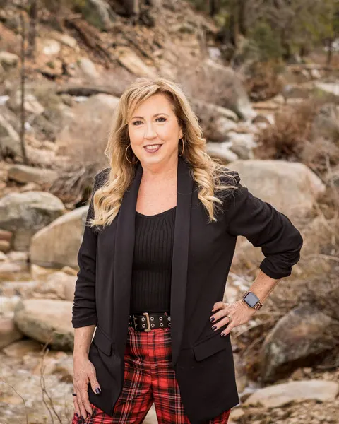 Cyndi Lamperts, real estate agent in Running Springs