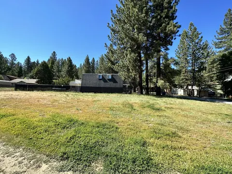 Gina Thomas, real estate agent in Big Bear Lake
