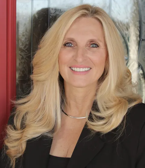 Donna Oehler, real estate agent in Palmdale