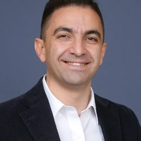 Arthur Aslanian, real estate agent in Lake Balboa
