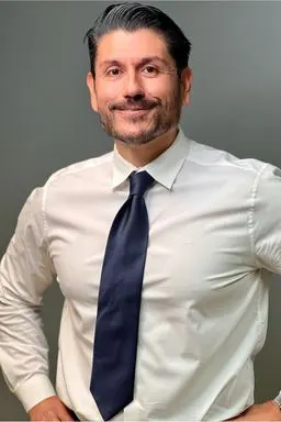 Armando Oliva, real estate agent in Winnetka