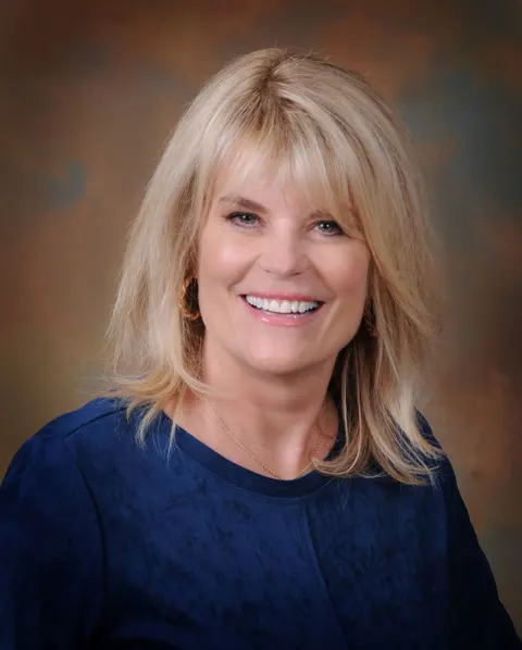 Joan Louis, real estate agent in Woodland Hills