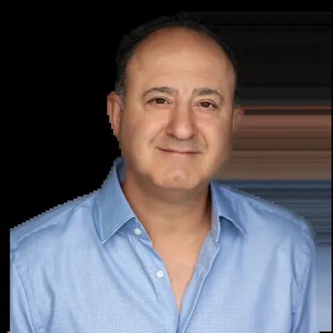 Ray Akbari, real estate agent in Los Angeles