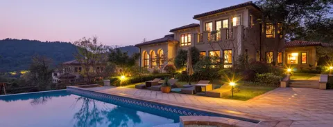 Lori Saavedra, real estate agent in San Fernando