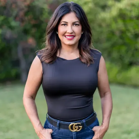 Lorraine Cruz, real estate agent in Canyon Country