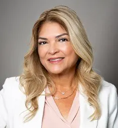 Miryan Castillo, real estate agent in Lancaster