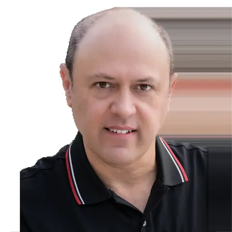 Cyrus Ahmadi, real estate agent in Los Angeles