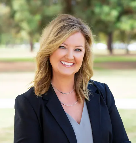 Jennifer Camp, real estate agent in Calabasas