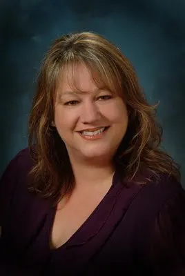 Julie Saldivar, real estate agent in Simi Valley