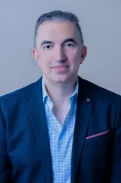 Robert Bazoo, real estate agent in Canyon Country