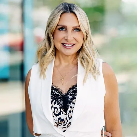 Nikki Abish, real estate agent in Woodland Hills