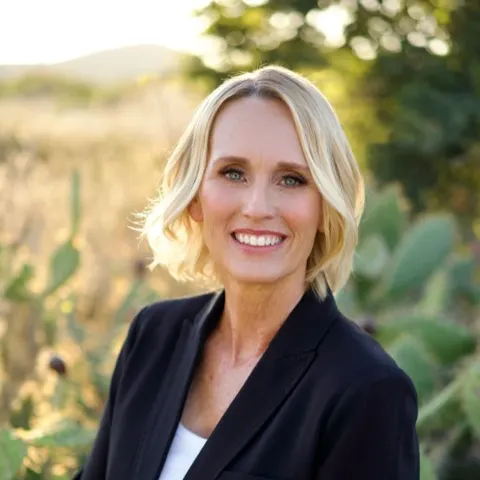Cheryl Ginolfi, real estate agent in Porter Ranch