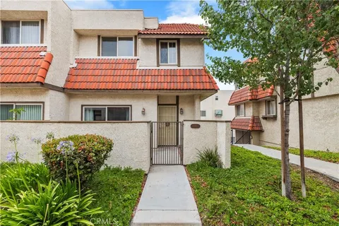 Chris Silva, real estate agent in Canyon Country