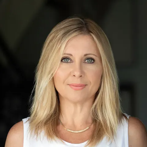 Ilona Barsoomian, real estate agent in Tarzana