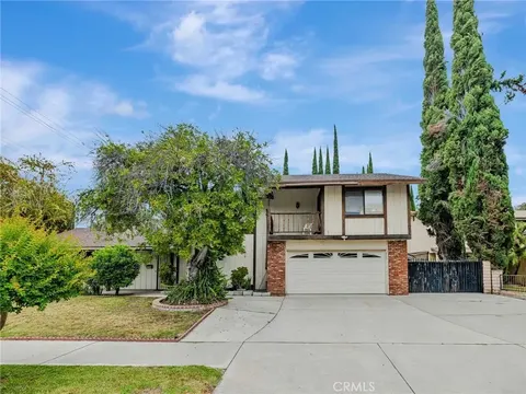 Dong Nguyen, real estate agent in Canoga Park