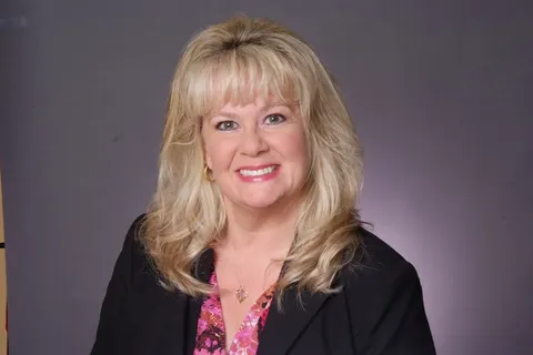 Teri Gordon, real estate agent in Lake Elizabeth