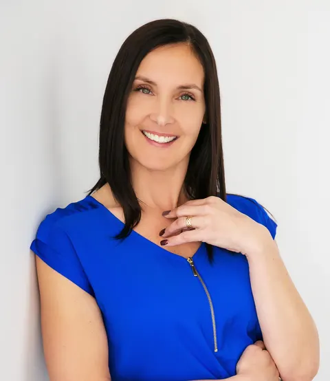 Jeannine Walker, real estate agent in Canyon Country