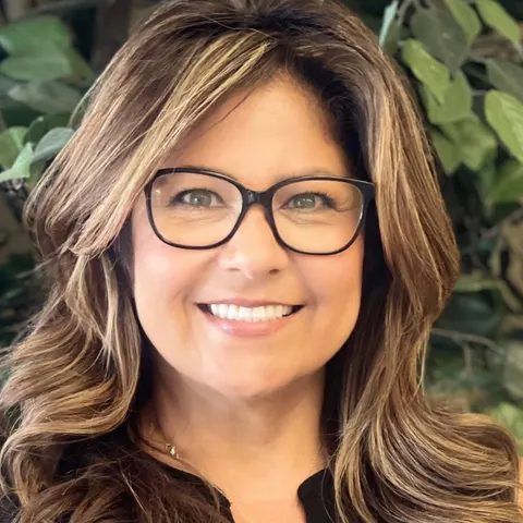 Catherine Saenz, real estate agent in Oakhurst