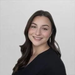 Lily Niblett, real estate agent in Bass Lake