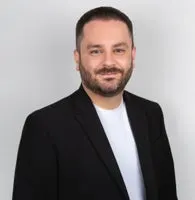 Arno Akhverdyan, real estate agent in Glendale