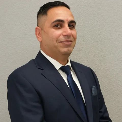Arthur Sahakyan, real estate agent in Apple Valley