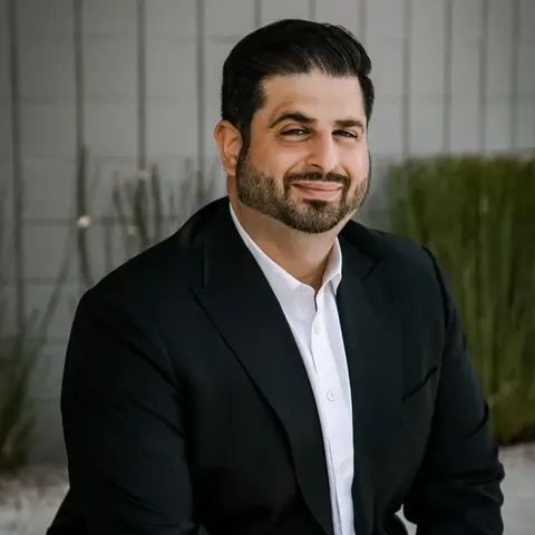 Shaunt Zakarian, real estate agent in Glendale