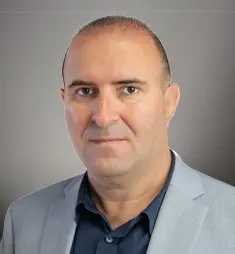 Henrik Zarookian, real estate agent in Van Nuys