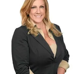 Deja Vu Boswell, real estate agent in Apple Valley